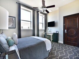 Premium bedding, desk, iron/ironing board, free WiFi