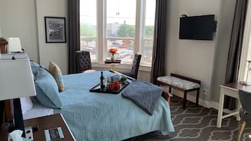 Premium bedding, desk, iron/ironing board, free WiFi