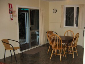 Cottage, 3 Bedrooms | In-room dining - Glowworm Motel (Hangatiki)