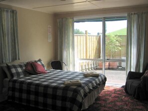 Muebles diferentes, tabla de planchar con plancha y wifi gratis