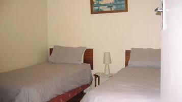 Individually furnished, iron/ironing board, free WiFi, bed sheets