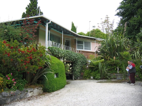 Fachada. Glowworm Motel