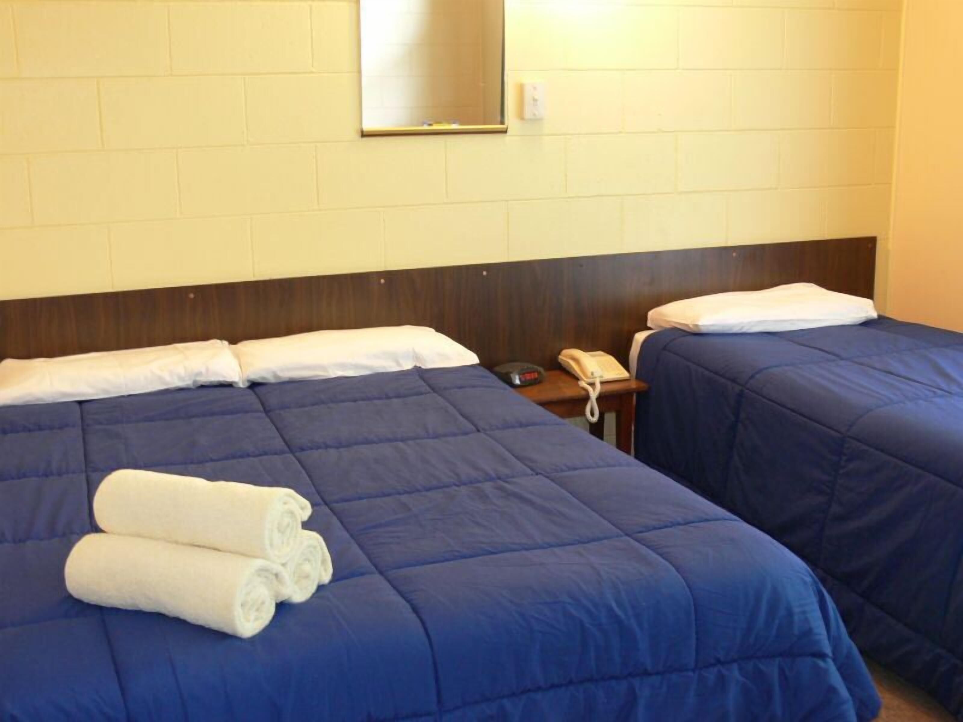 Individually furnished, iron/ironing board, free WiFi, bed sheets