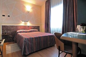 Minibar, escriptori i habitacions insonoritzades 
