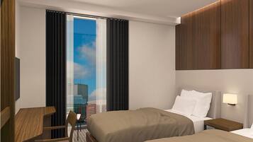 Une chambre d’hôtel avec deux lits, un bureau, une chaise, une fenêtre avec des rideaux et une vue sur la ville.