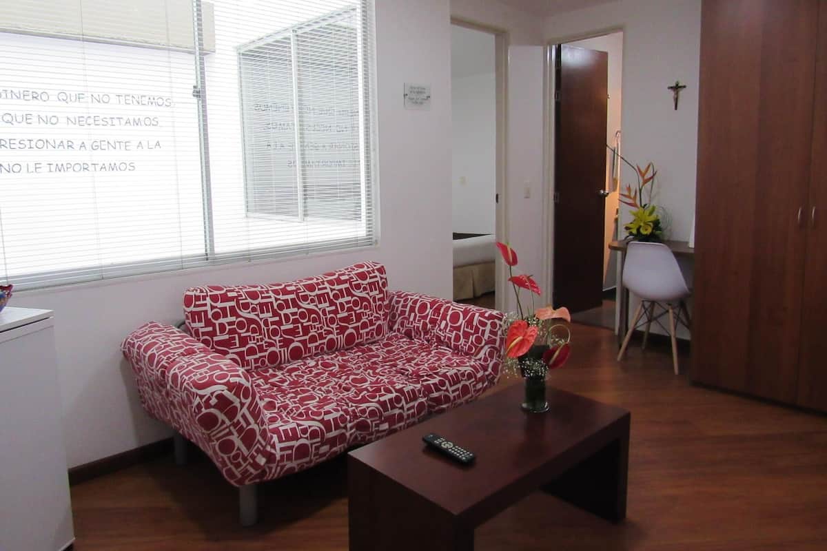 Minibar, caja fuerte, escritorio y sistema de insonorización