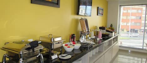 Der serveres morgenmad