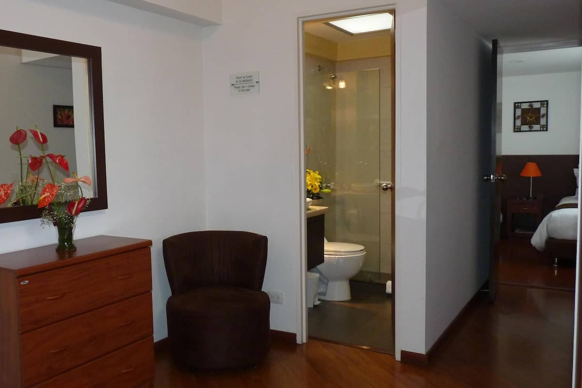 Minibar, coffres-forts dans les chambres, bureau, chambres insonorisées