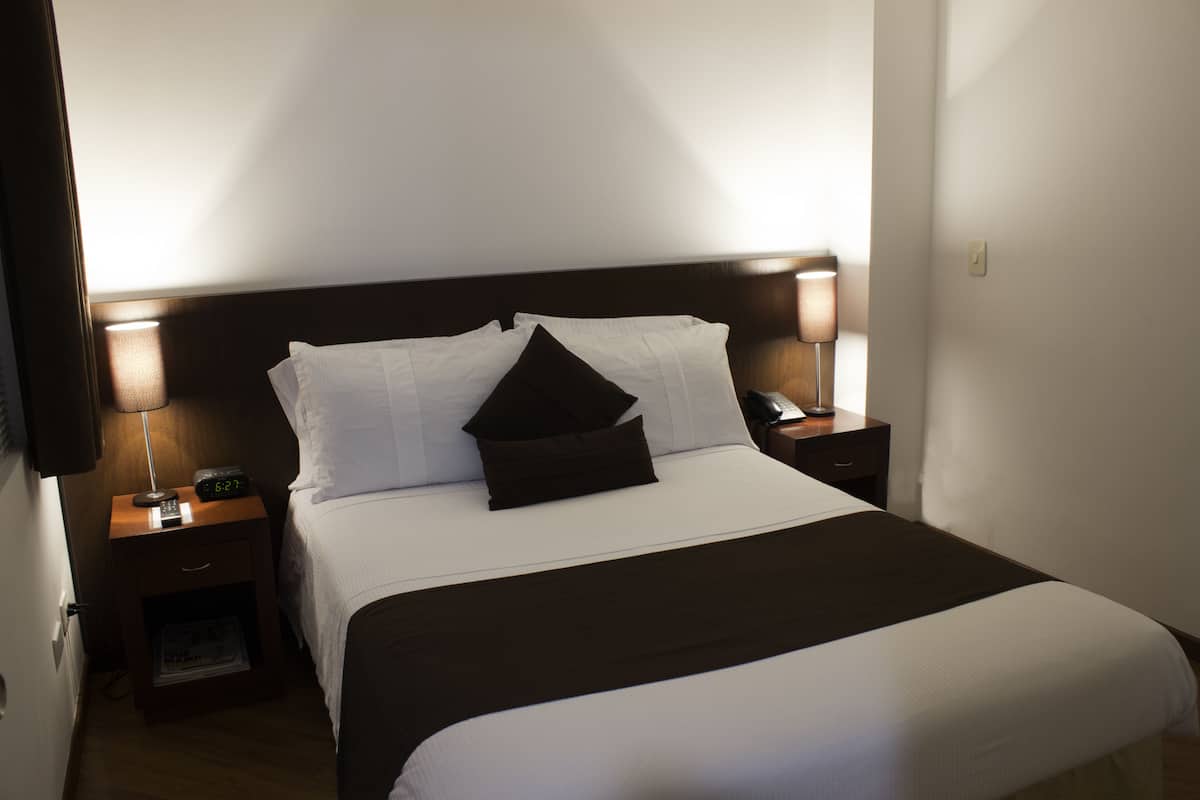 junior suite | minibar, in-room safe, desk, soundproofing