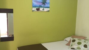Economy-Doppelzimmer, eigenes Bad, Erdgeschoss | Hochwertige Bettwaren, Daunenbettdecken, Pillowtop-Betten, Zimmersafe
