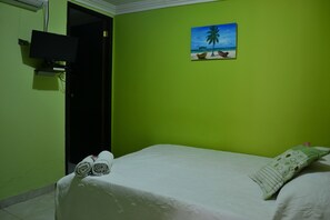 Economy Double Room, Private Bathroom, Ground Floor | Premium bedding, down comforters, pillowtop beds, in-room safe - Posada Stingray (San Andrés)