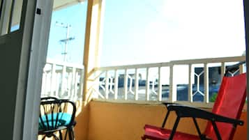 Apartment Triple, Kitchenette | Balkon
