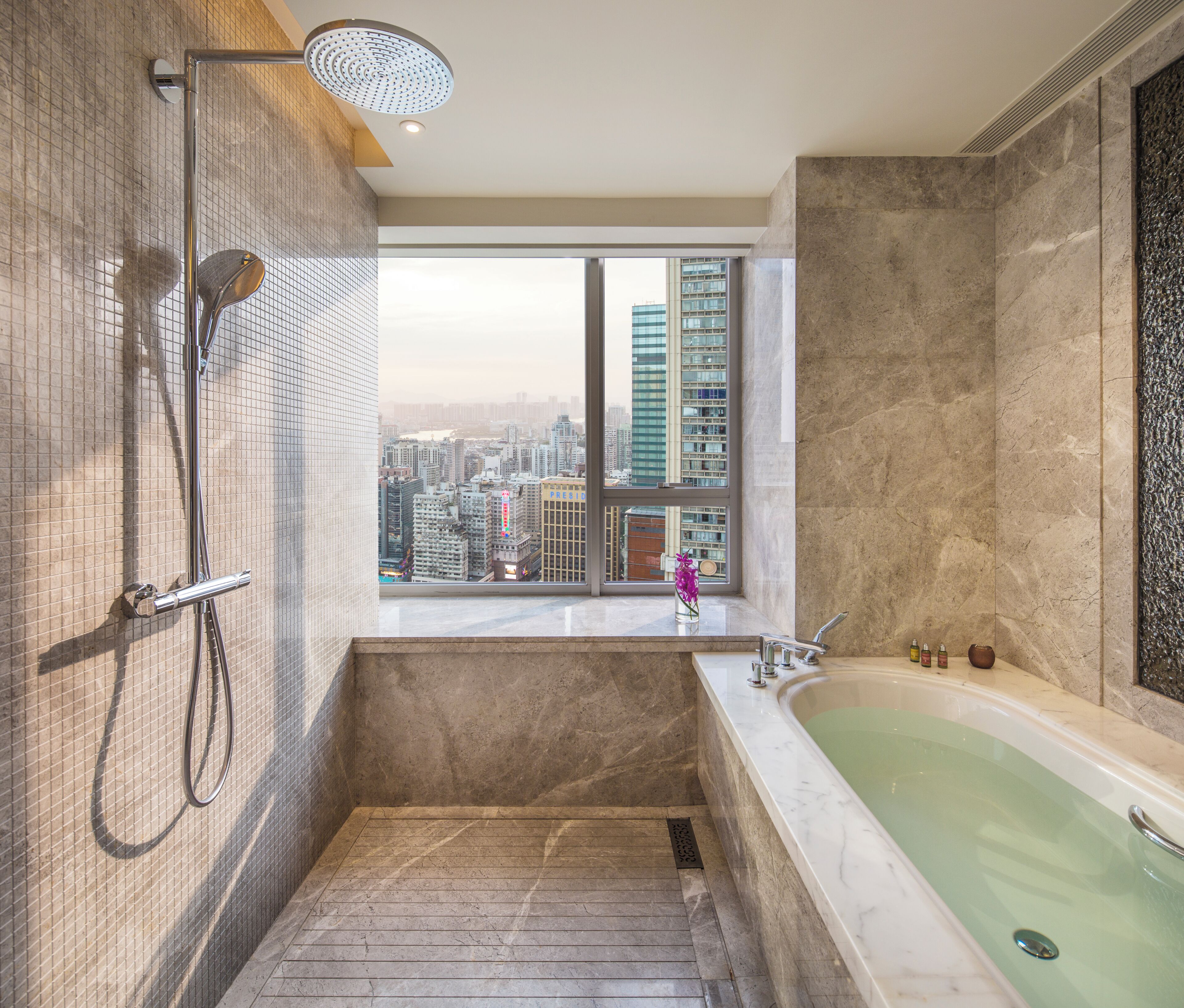 Premier Suite | Bilik Mandi | Kelengkapan dandanan diri percuma, pengering rambut, selipar 