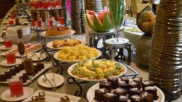 Breakfast, lunch, dinner served; international cuisine