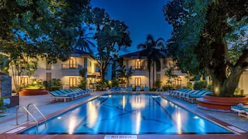 Outdoor pool, sun loungers