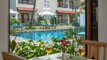 2 restaurants, breakfast served