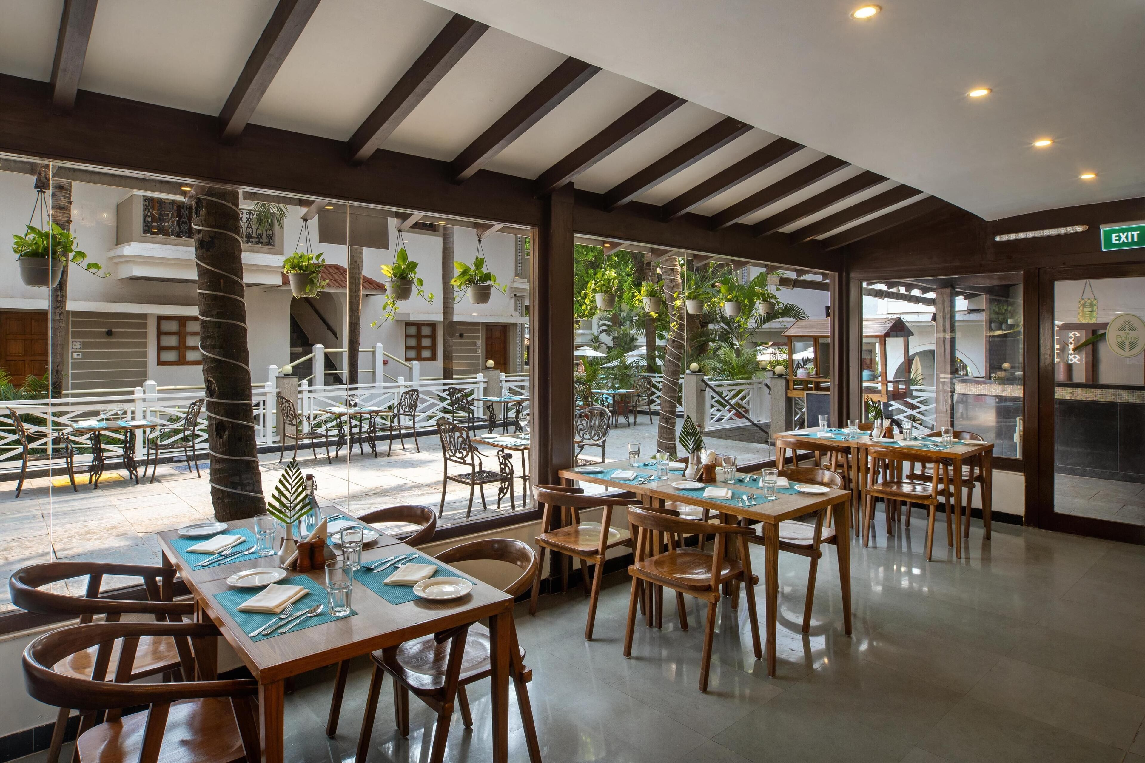 2 개의 레스토랑, 아침 식사 제공