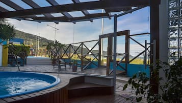 Couples treatment rooms, spa tub