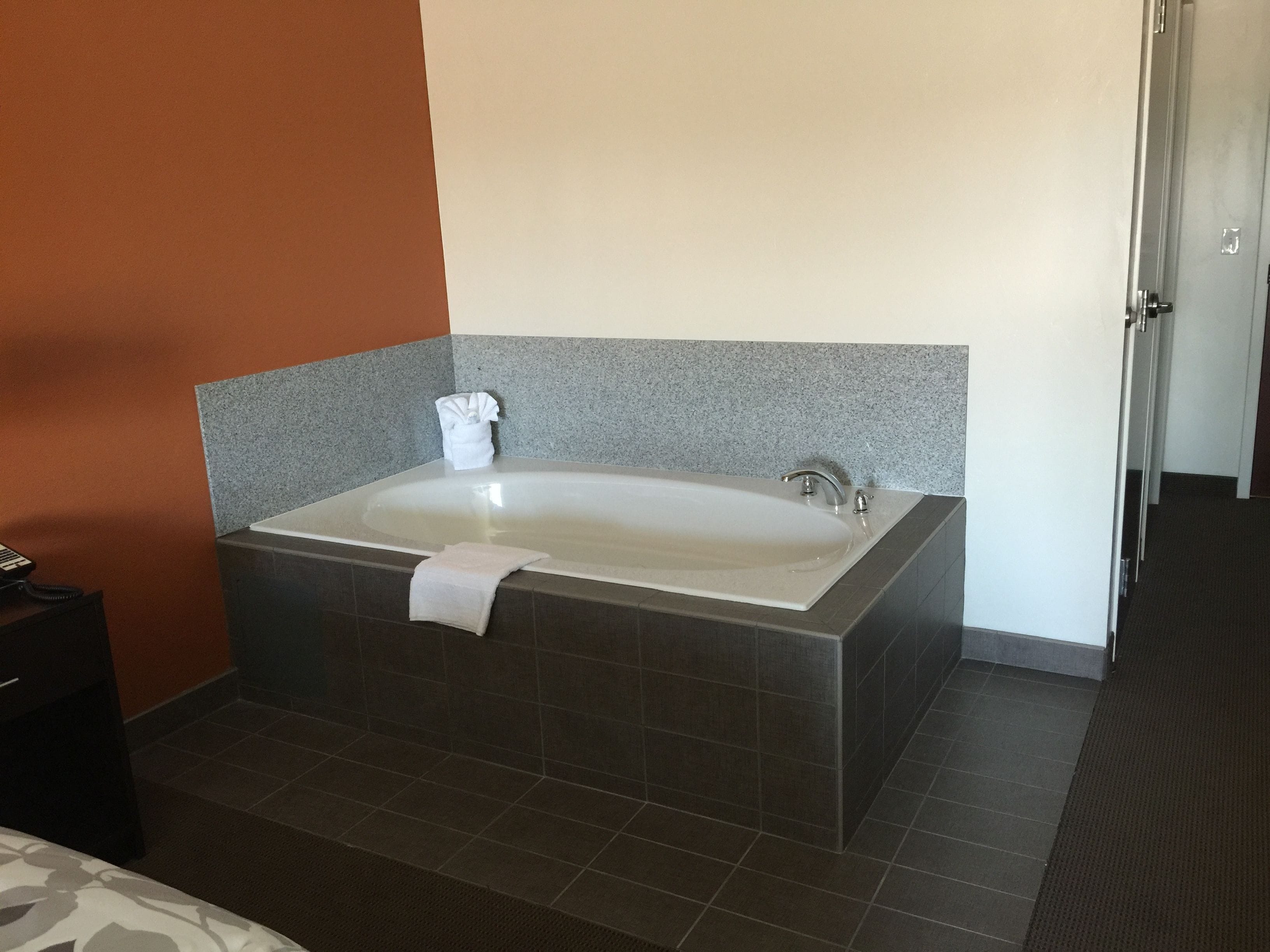 junior suite, 1 king bed with sofa bed, non smoking | bathroom | combined shower/bathtub, free toiletries, hair dryer, towels