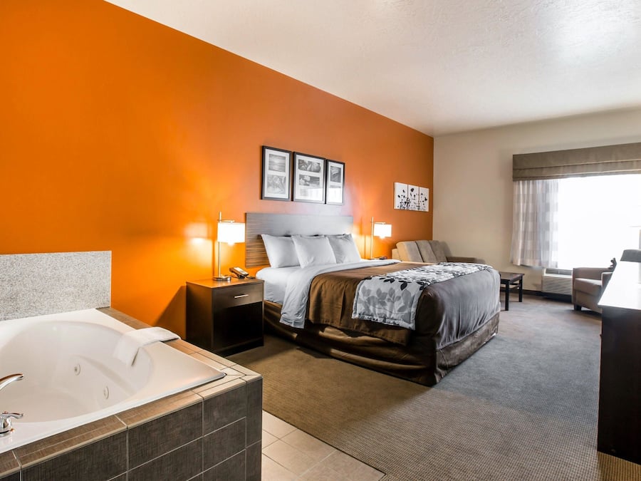 Suite junior, 1 cama King size y sofá cama, para no fumadores | Camas con pillow-top, escritorio, tabla de planchar con plancha y cunas