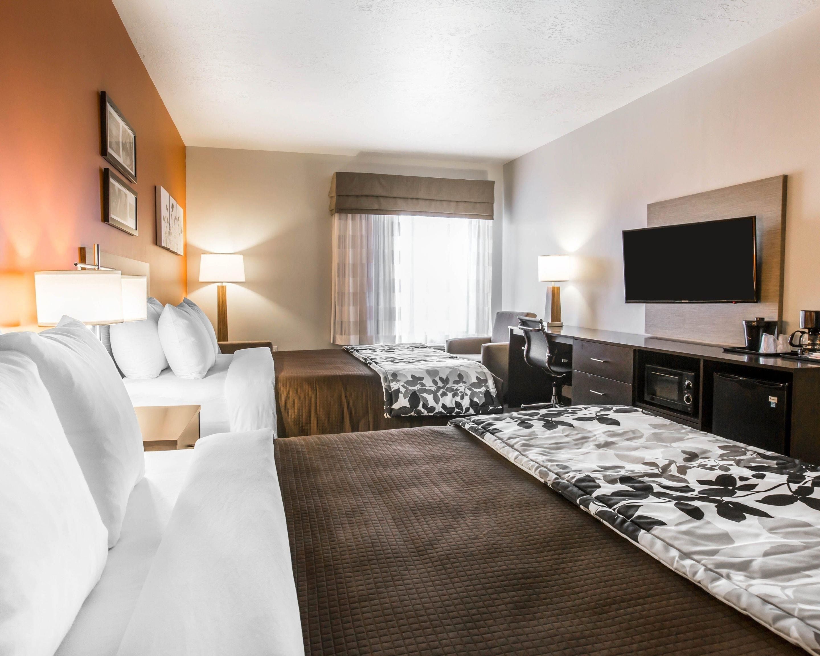 pillow-top beds, desk, iron/ironing board, cots/infant beds