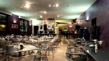 Bao gồm bữa sáng buffet hàng ngày