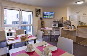 Buffet breakfast on weekdays (EUR 12 per person)
