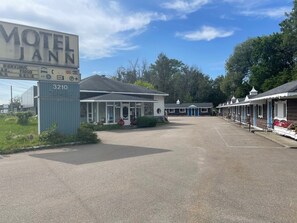 Front of property - Motel Jann (Québec City)
