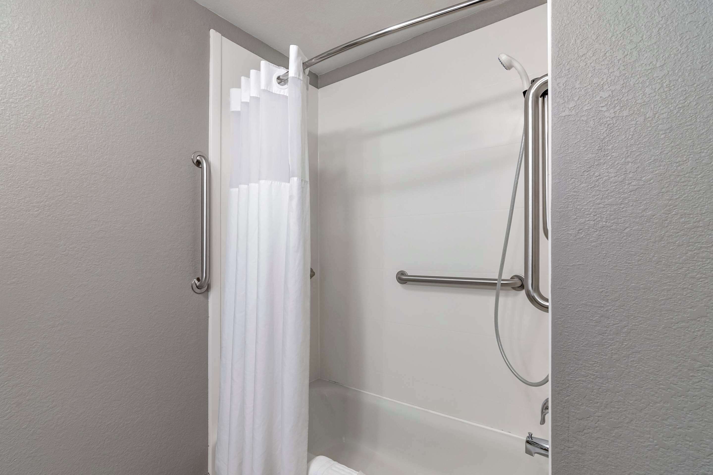 room, 1 king bed, accessible, non smoking | desk, iron/ironing board, free wifi, bed sheets