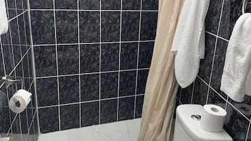Standard Double Room, 1 Double Bed | Bathroom