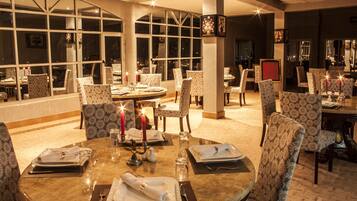 2 restaurants, breakfast, lunch, dinner served; international cuisine