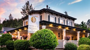 A historic building with a sign reading "Embrace Calistoga No-Vacation." - Embrace Calistoga (Calistoga)