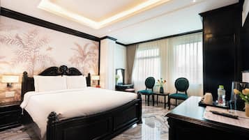 Suite | Hypo-allergenic bedding, minibar, in-room safe, desk