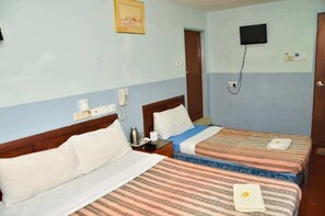 Iron/ironing board, rollaway beds, free WiFi - J & J Hotel (Kota Kinabalu)