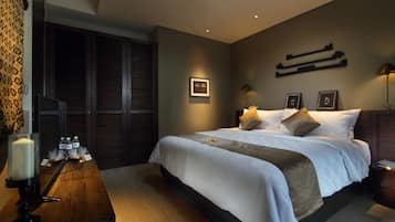 Premium bedding, in-room safe, desk, free WiFi