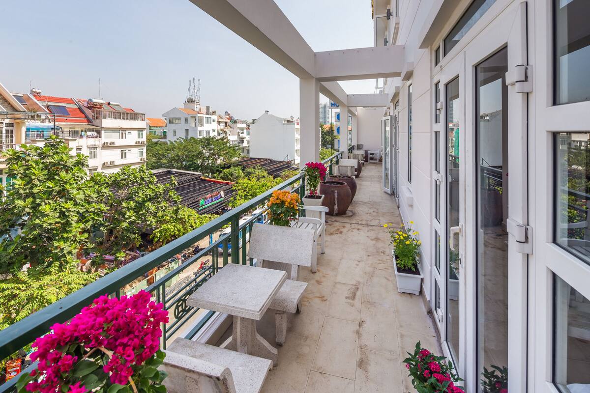 Deluxe Suite, Balcony, City View | Balcony