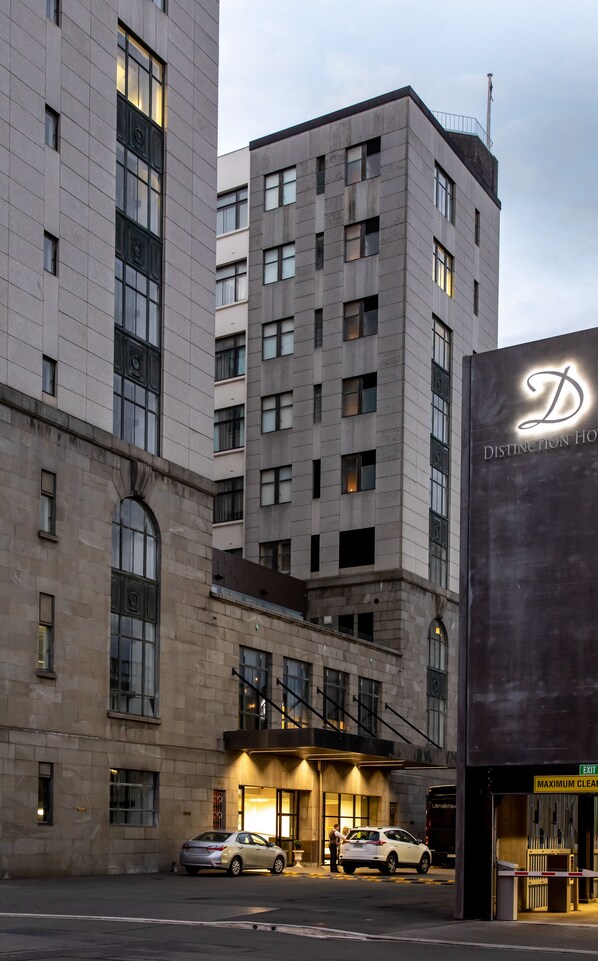 Property entrance - Distinction Dunedin Hotel (Dunedin)