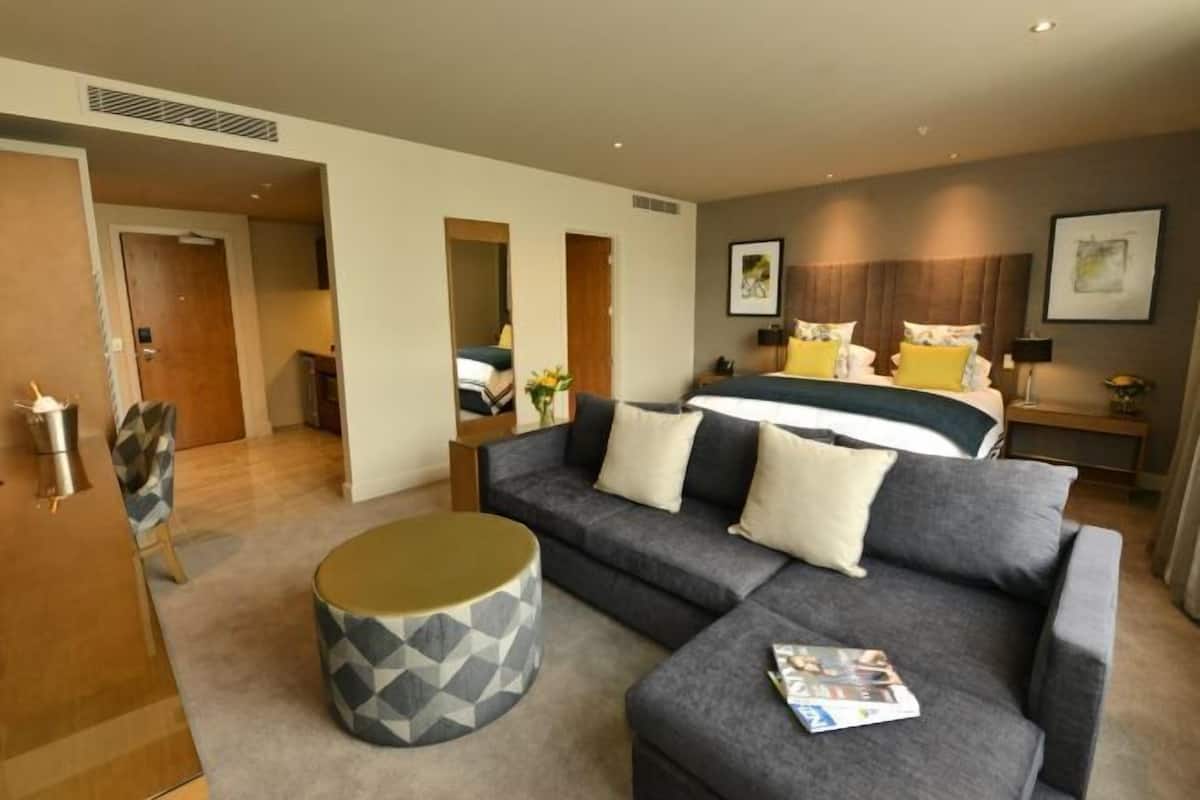 1 bedroom, premium bedding, pillow-top beds, minibar