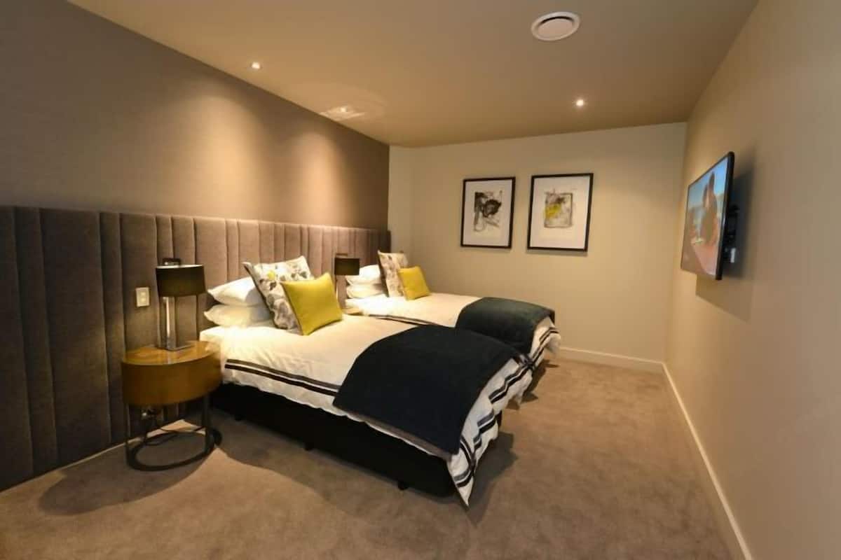 1 bedroom, premium bedding, pillow-top beds, minibar