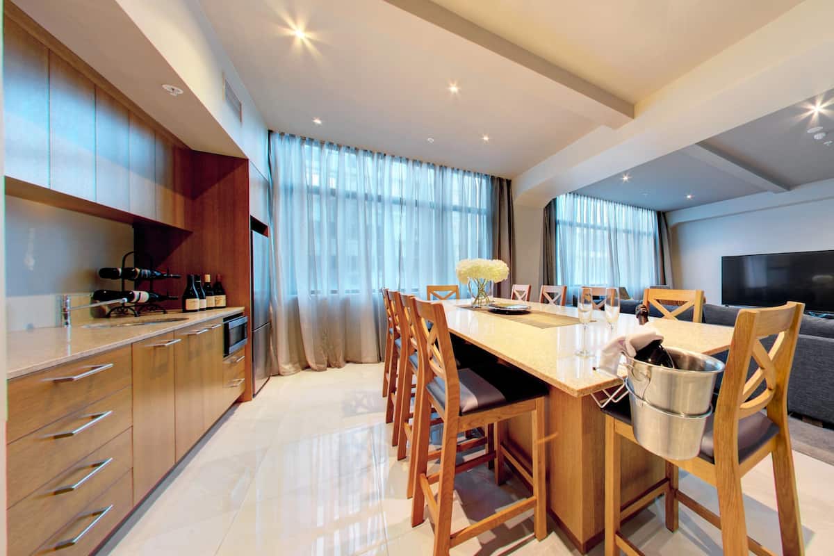 Four Bedroom Suite | Living area