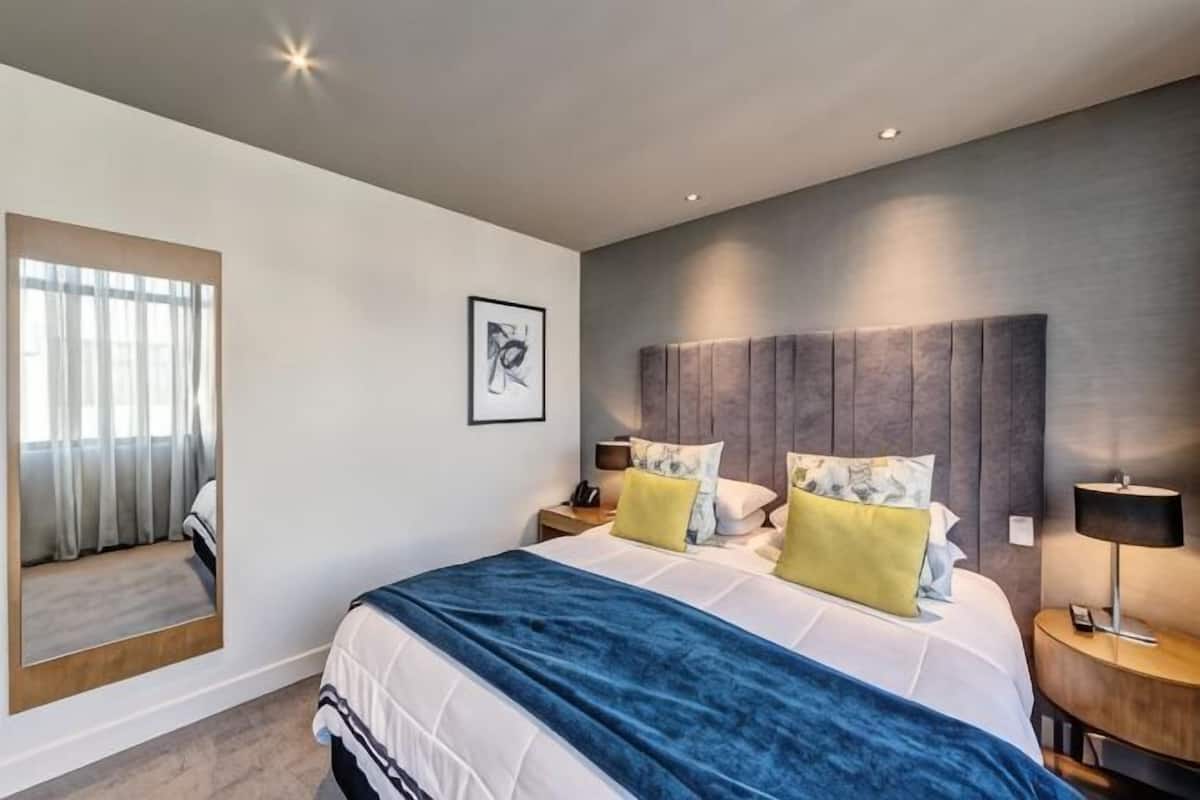 Premium bedding, pillowtop beds, minibar, in-room safe