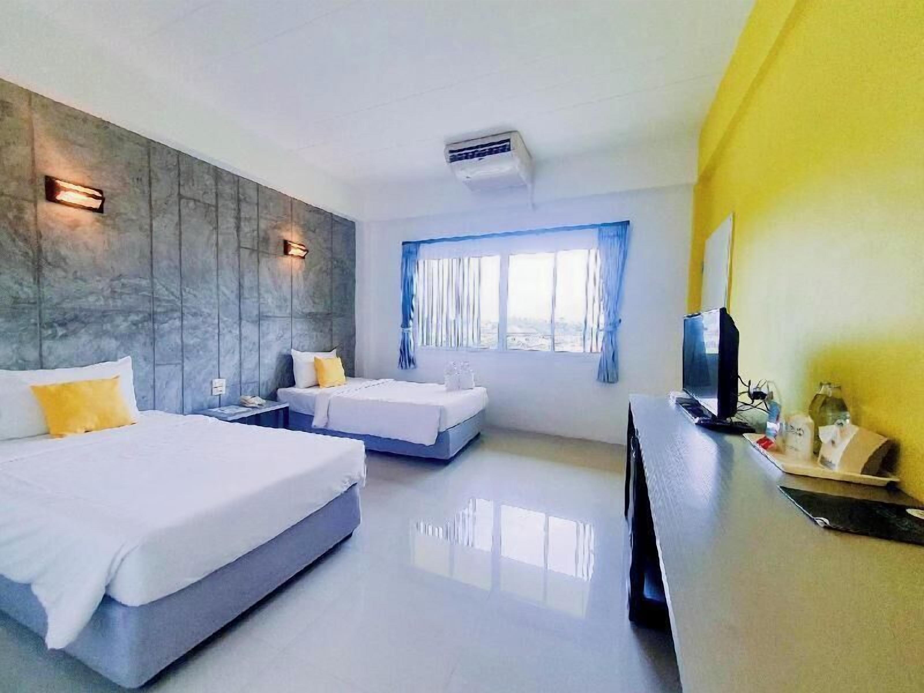 Minibar, desk, iron/ironing board, free WiFi