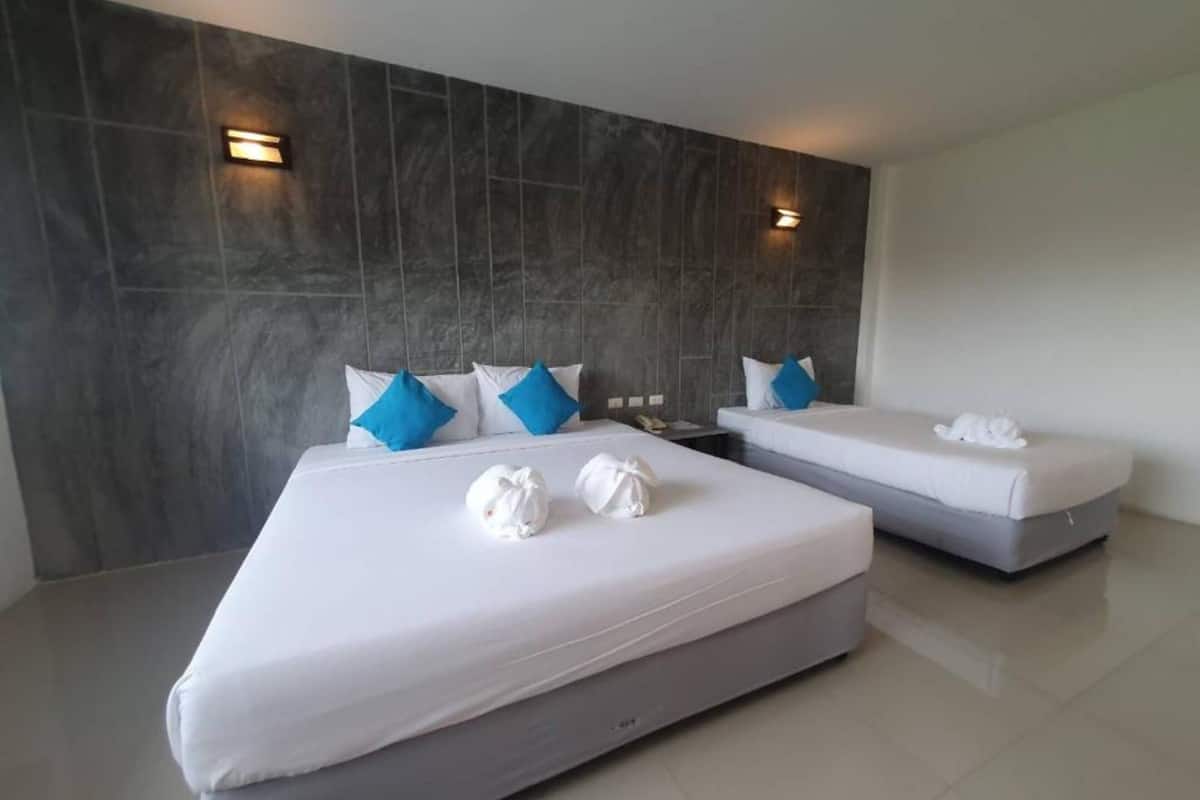 suite | 1 bedroom, minibar, desk, iron/ironing board