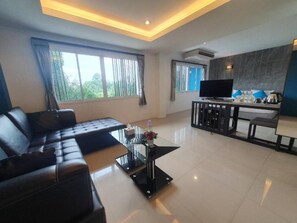 Suite | Minibar, desk, iron/ironing board, free WiFi - Bun Hotel (Surat Thani)