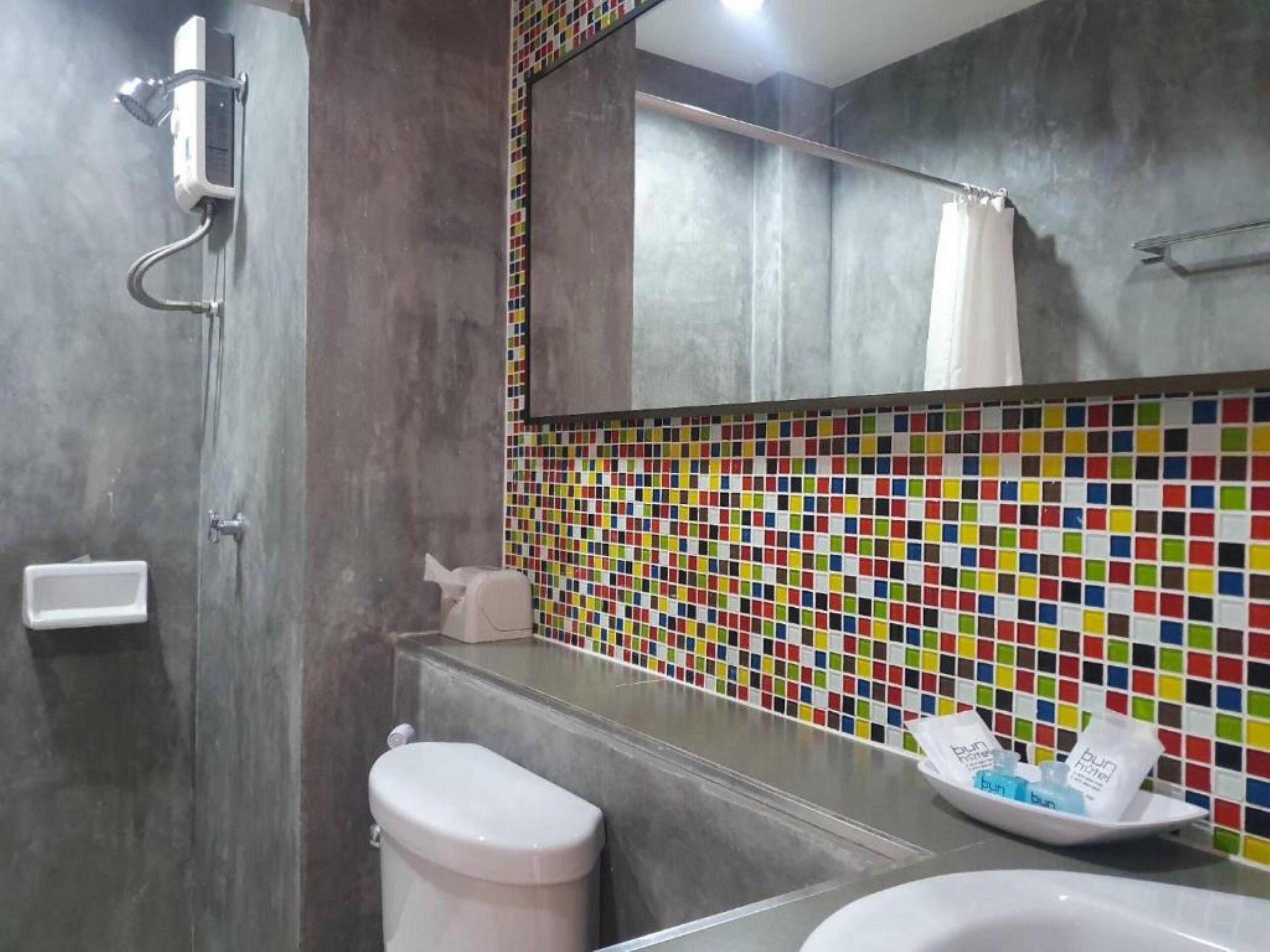 shower, rainfall showerhead, free toiletries, hair dryer