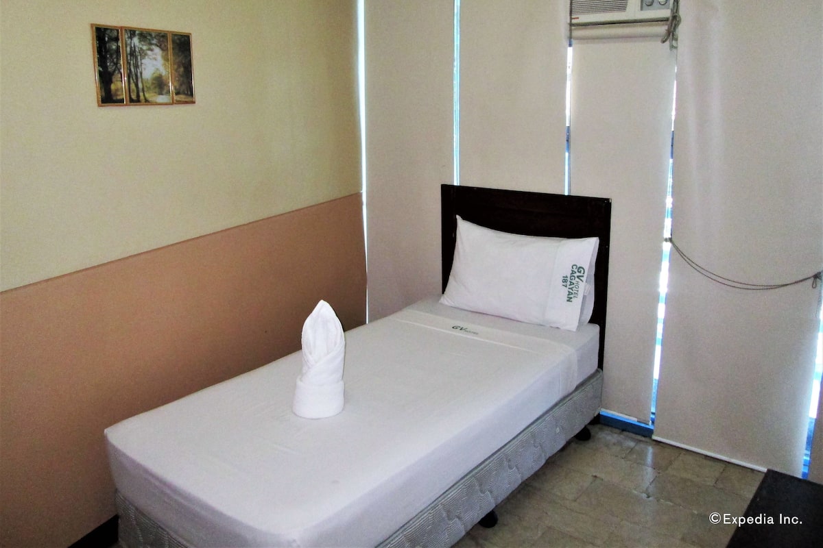 Habitación individual Deluxe, 1 cama individual | Sistema de insonorización, ropa de cama, accesible en silla de ruedas