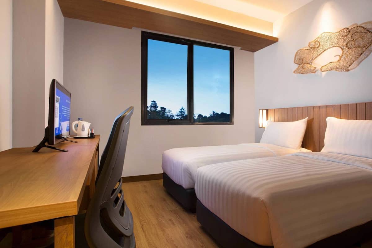 Minibar, in-room safe, desk, free WiFi