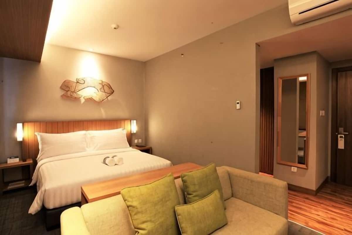 Minibar, in-room safe, desk, free WiFi