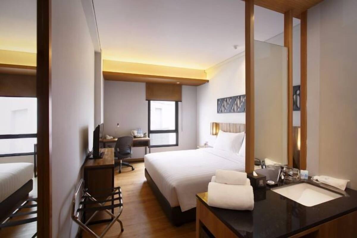 Minibar, in-room safe, desk, free WiFi