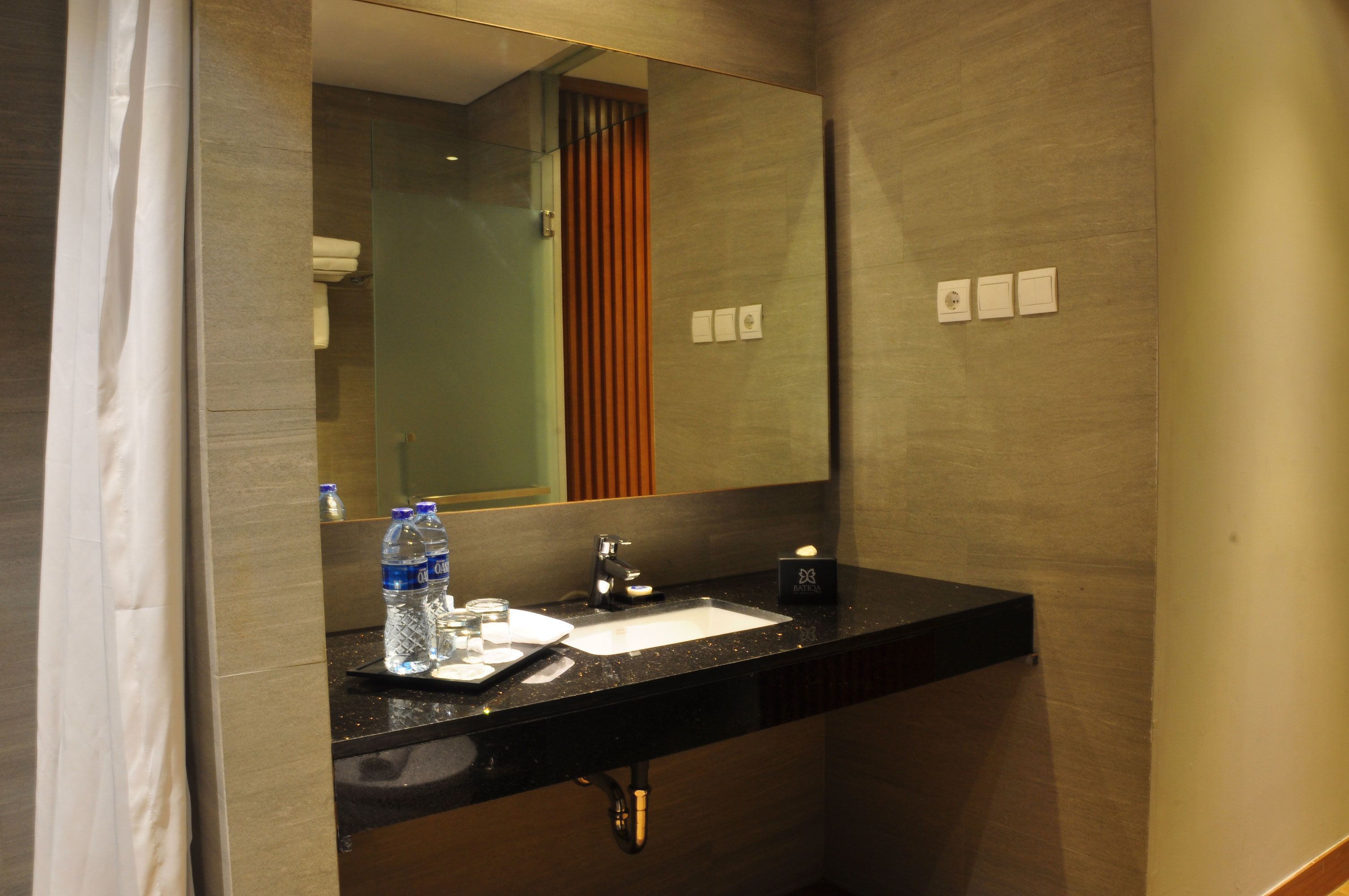suite include breakfast | bathroom | shower, free toiletries, hair dryer, towels